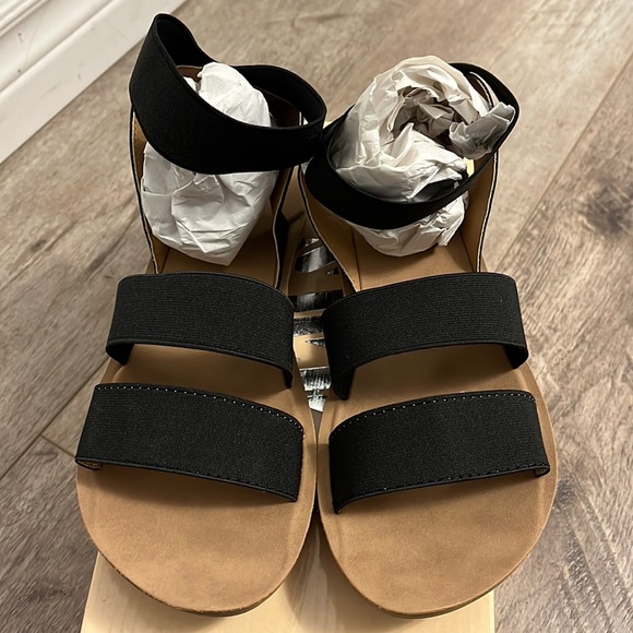 BNIB Black Sandals - Picture 1 of 5